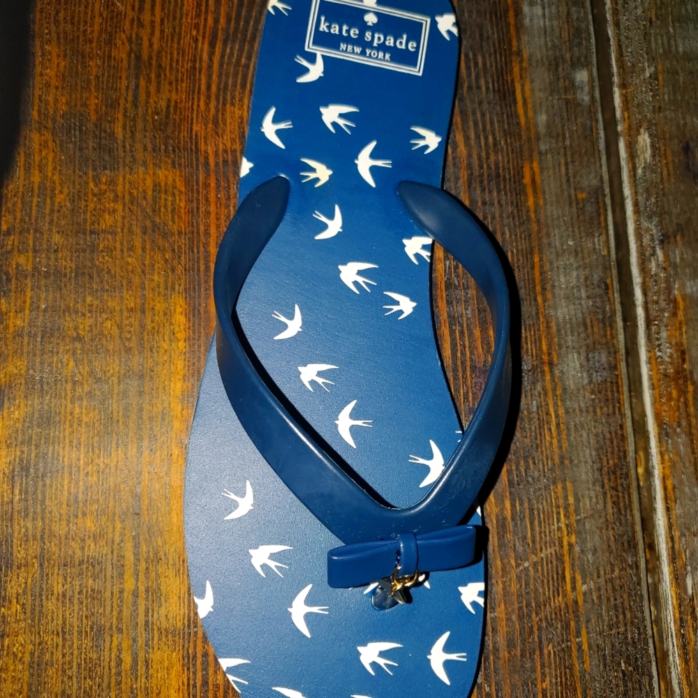 NIB kate spade flips flops sz 11 in navy blue and winter swallow print